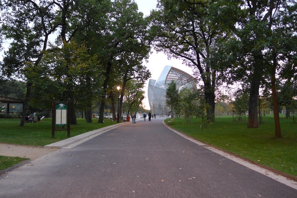 The Fondation Louis Vuitton emerging from the trees