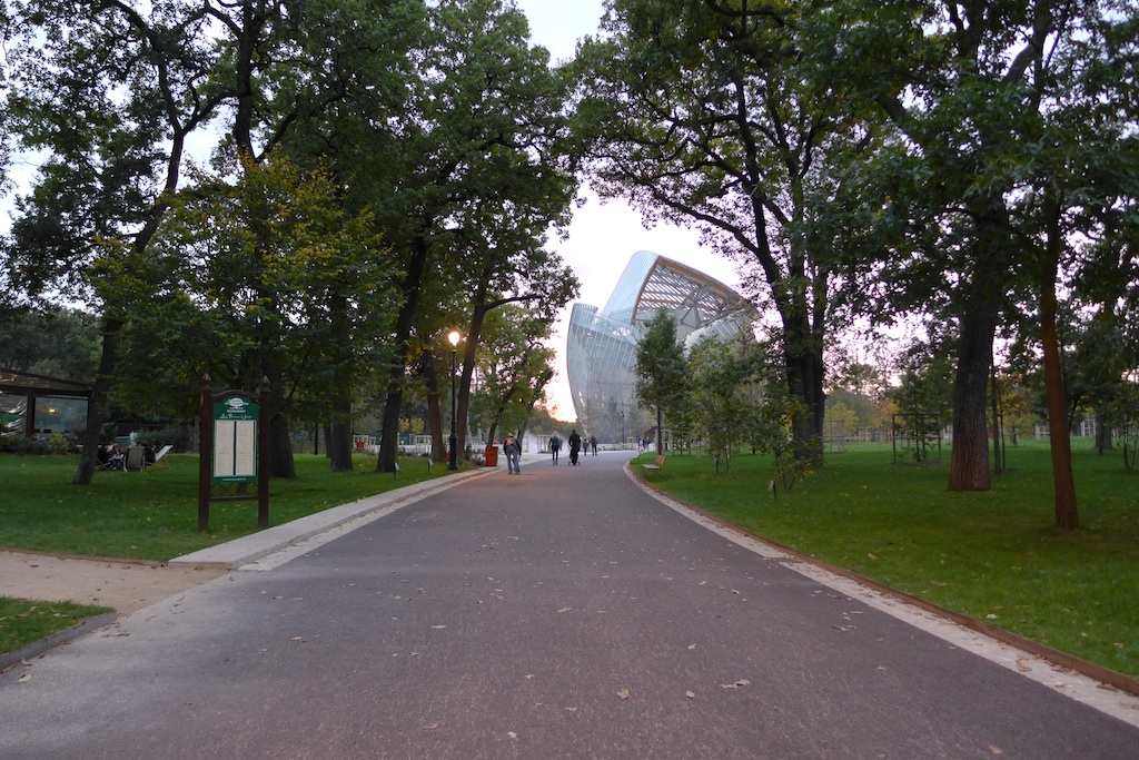 As a Museum, Frank Gehry's Fondation Louis Vuitton in Paris Disappoints