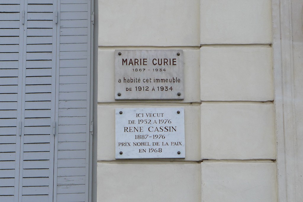 Ile saint louis Paris- On the quai de Bethune