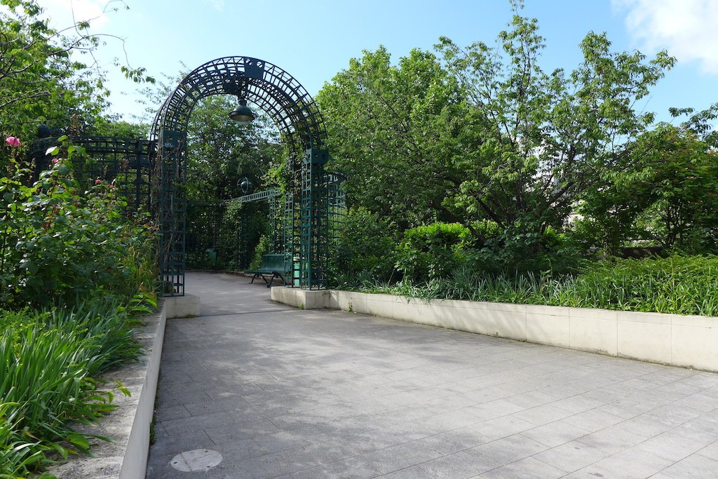 Promenade plantee Paris-Viaduc des Arts-entrance