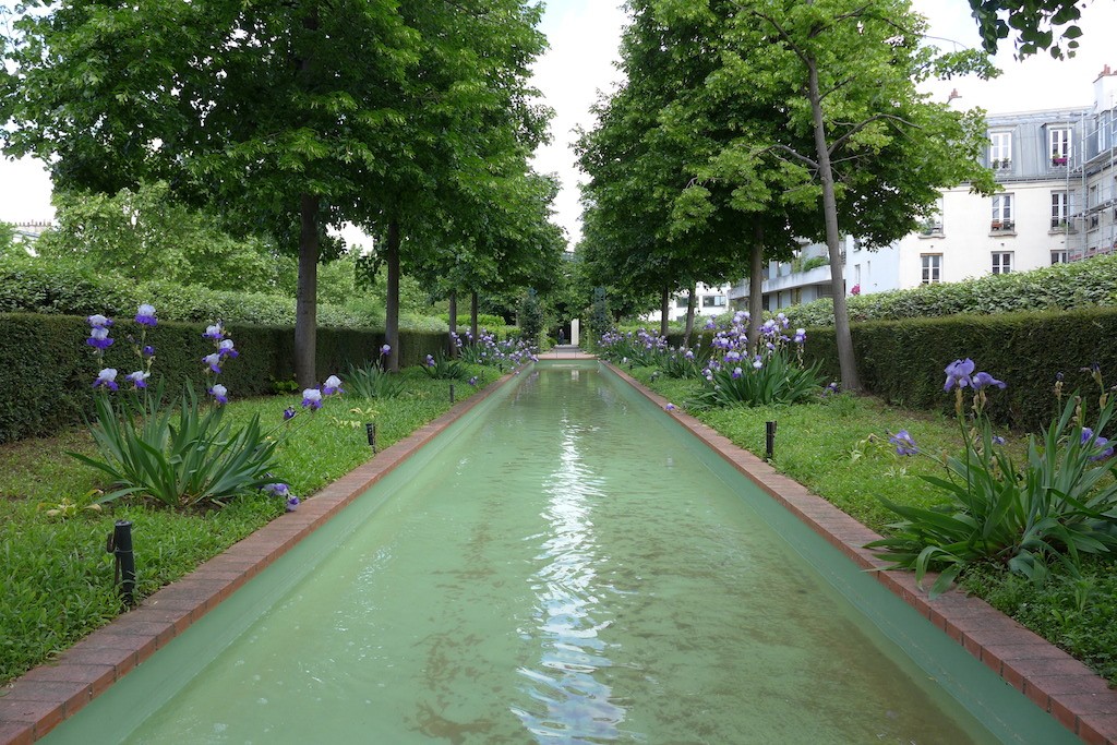 Promenade Plantee - Paris - A pool in the middle of the path