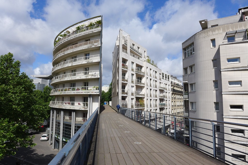 Promenade plantee Paris-building on the Viaduc des Arts