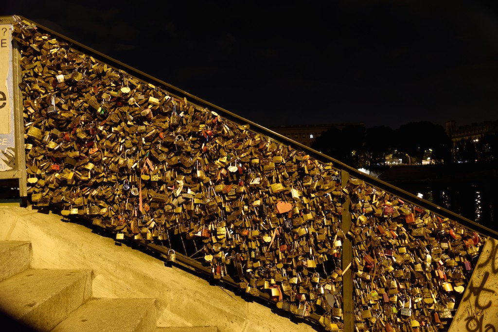 Pont des arts-Paris-Love locks remaining