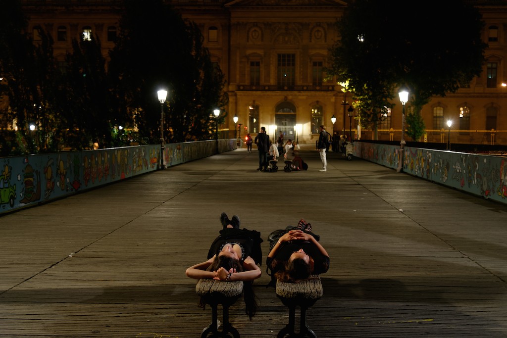 Pont des arts-Paris-After midnight: a rest with a view on the Institut de France