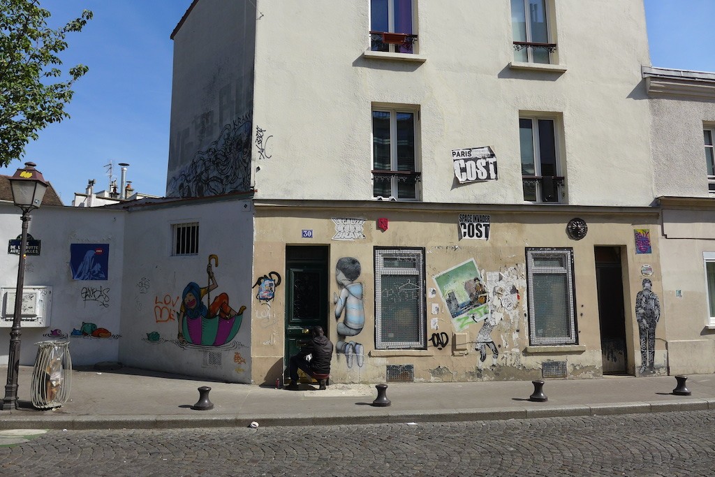 At the crossing rue de la Butte aux Cailles and rue des Cinq Diamants