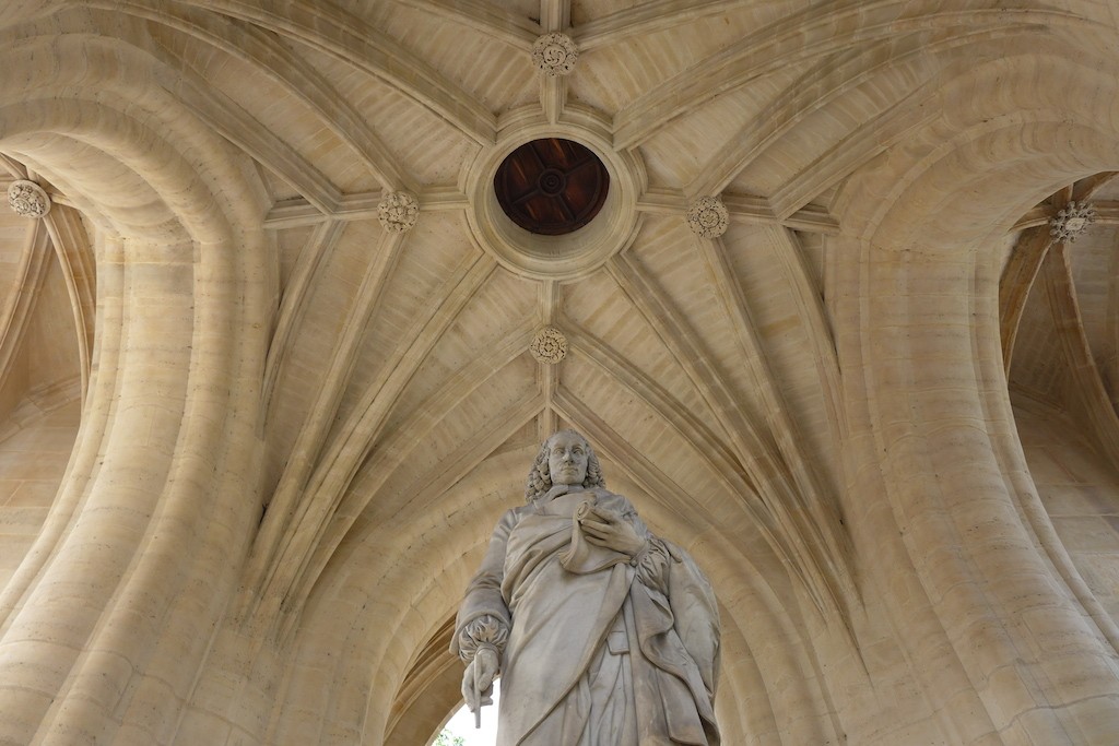 Statue of Blaise Pascal at the base of the Tour saint Jacques