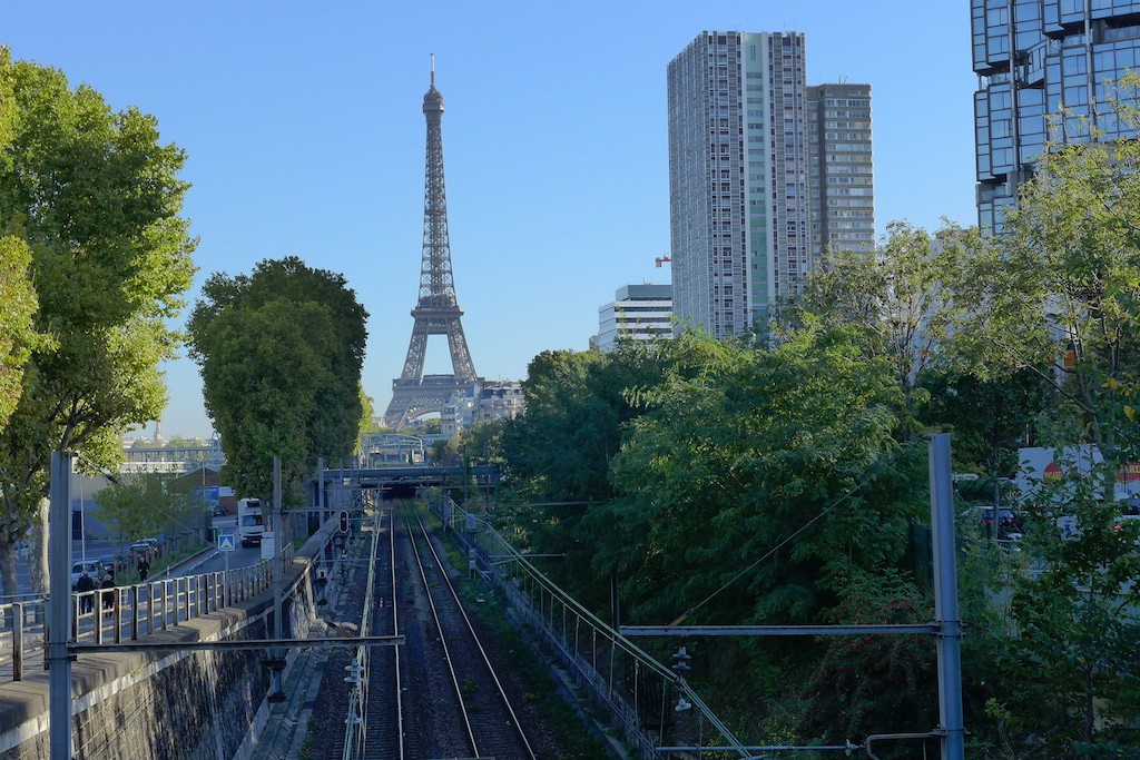 Beaugrenelle Paris-The front de Seine and the Eiffel Tower