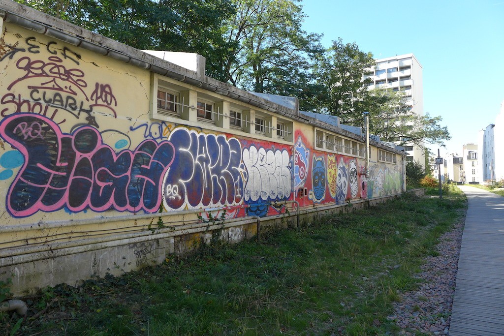 Petite Ceinture du 15eme-Paris-Street art near Vaugirard