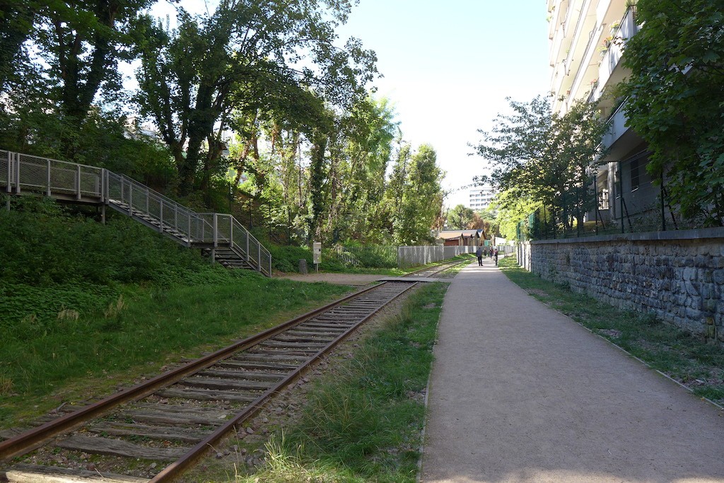 Petite Ceinture du 15eme-Paris-Stairs rue Olivier de Serres 