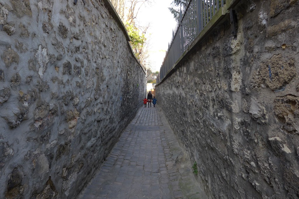 Exploring Passy-Paris-Children rue Berton