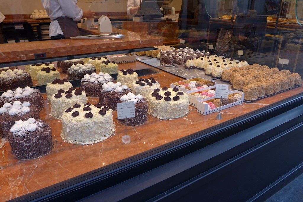 Exploring Passy-Paris- Patisserie Les Merveilleux