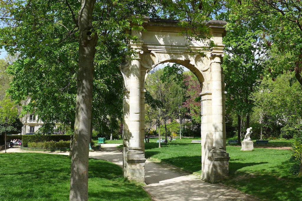 Parc Monceau Paris - Doorway of the former City Hall