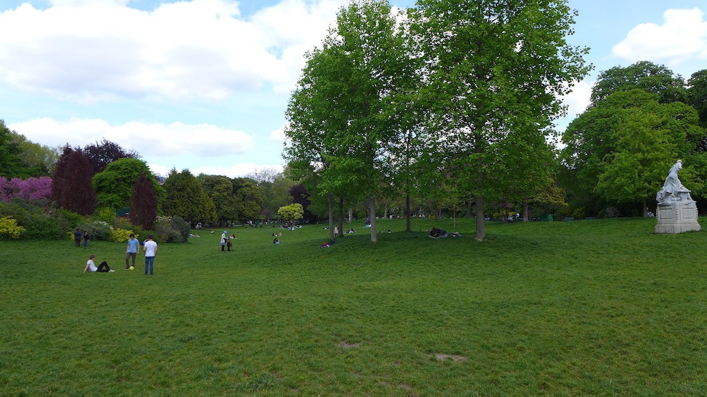 Parc Monceau Paris - Main Lawn