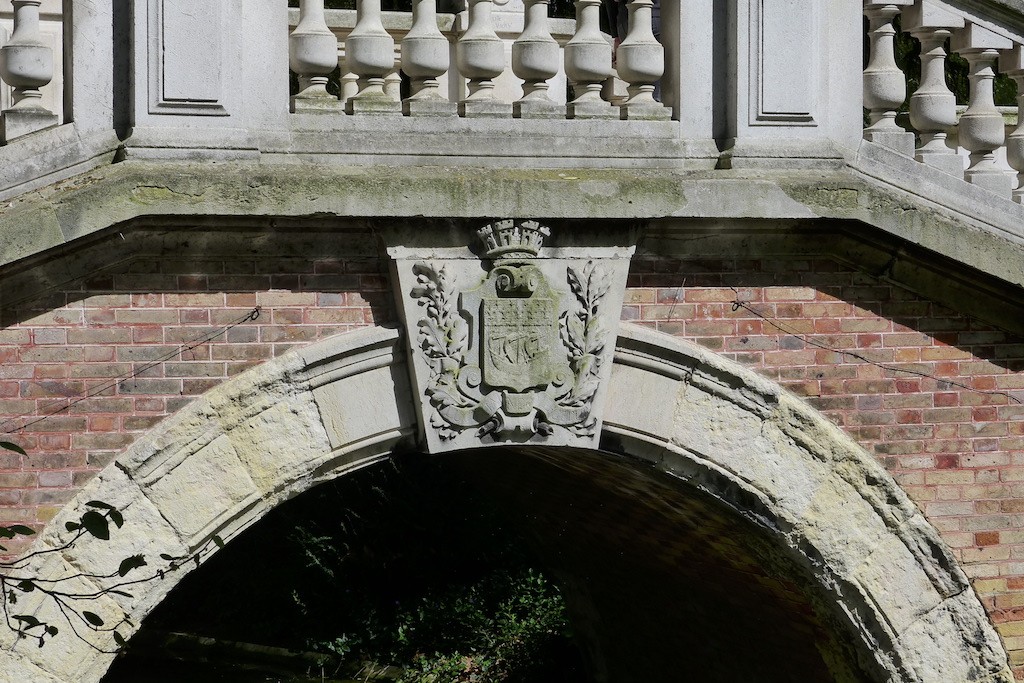 Parc Monceau Paris - The Italian Bridge - Detail