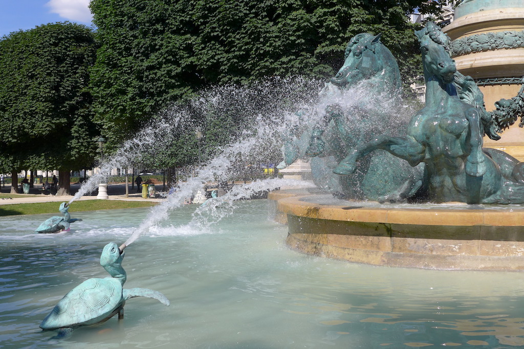 Fountains Paris-fontaine des quatre parties du monde-02