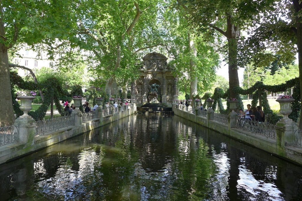 Fountains Paris-fontaine medicis-01