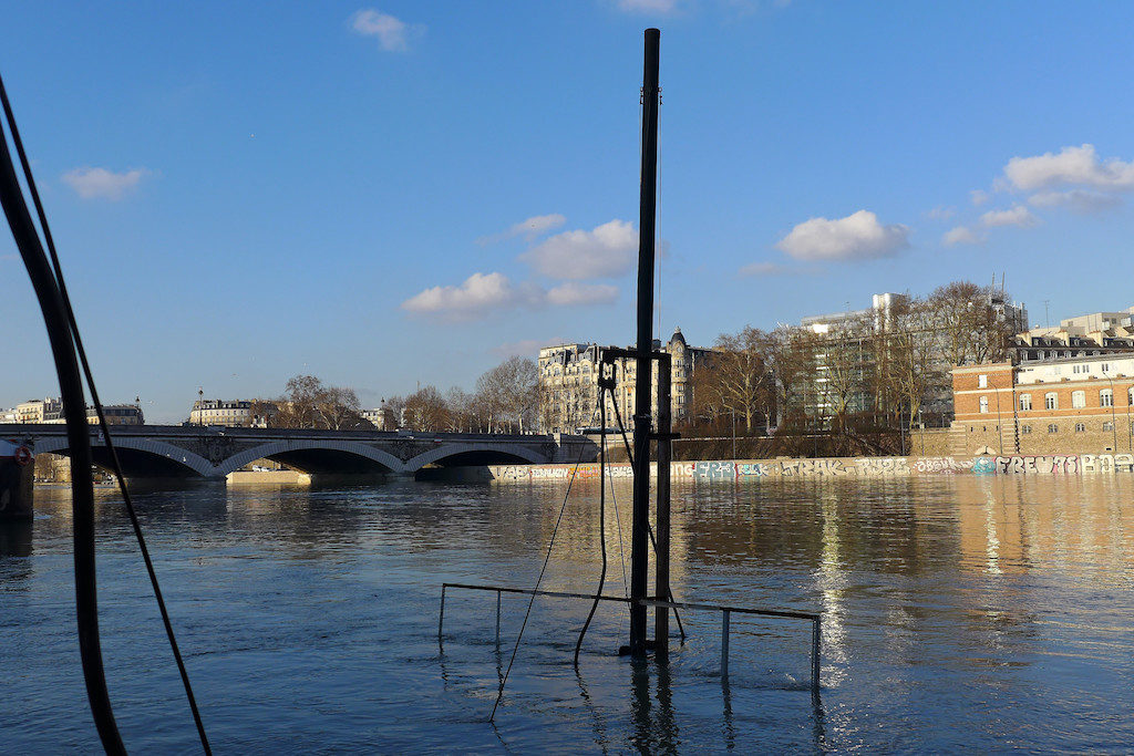The Louise Marie sunked when the Seine level has dropped