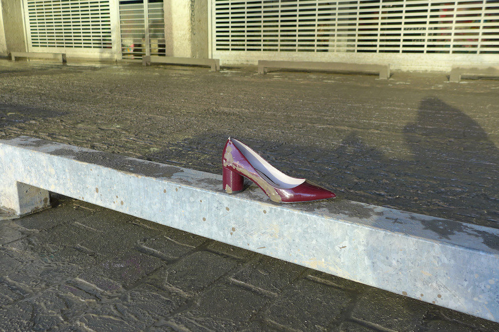 A shoe victim of the mud