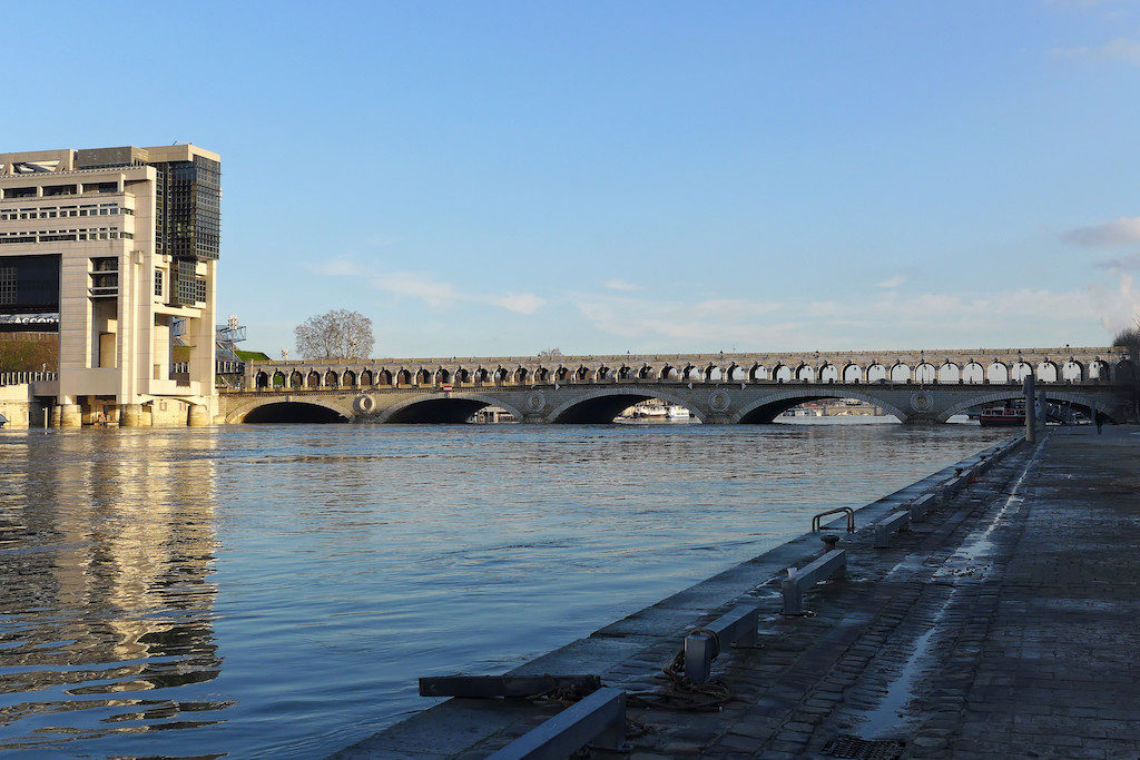 The Pont de Bercy: for both cars and metro