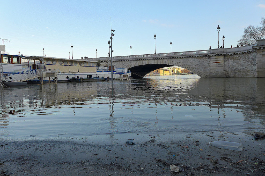 When the Seine level drops under the Pont de Tolbiac