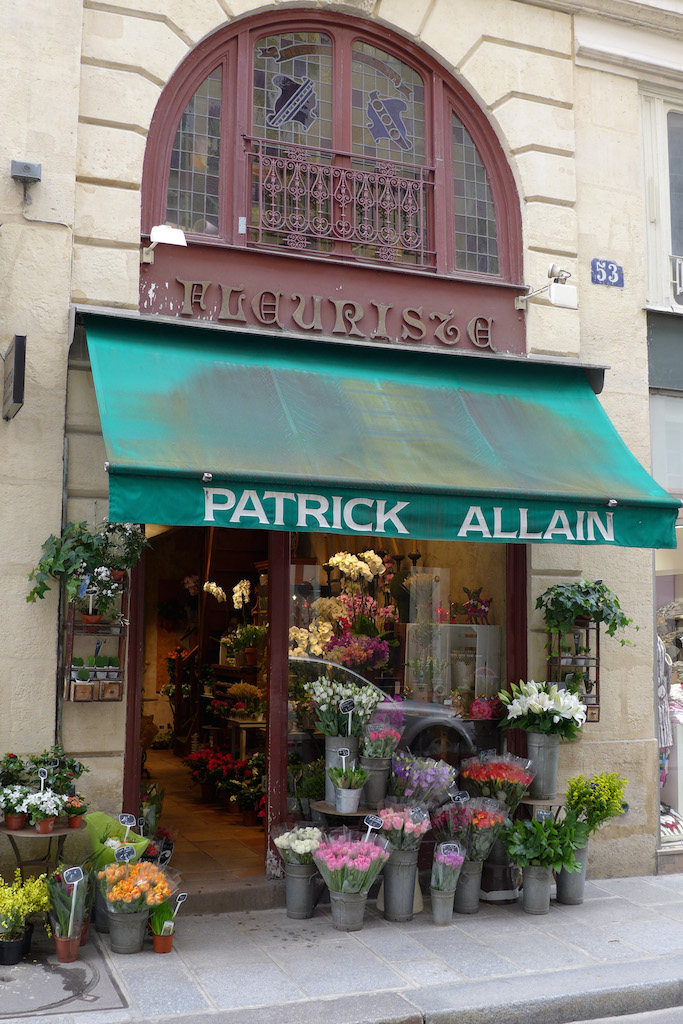 Walking on the Ile Saint Louis: A Unique Atmosphere in Paris! - Good Morning Paris The Blog