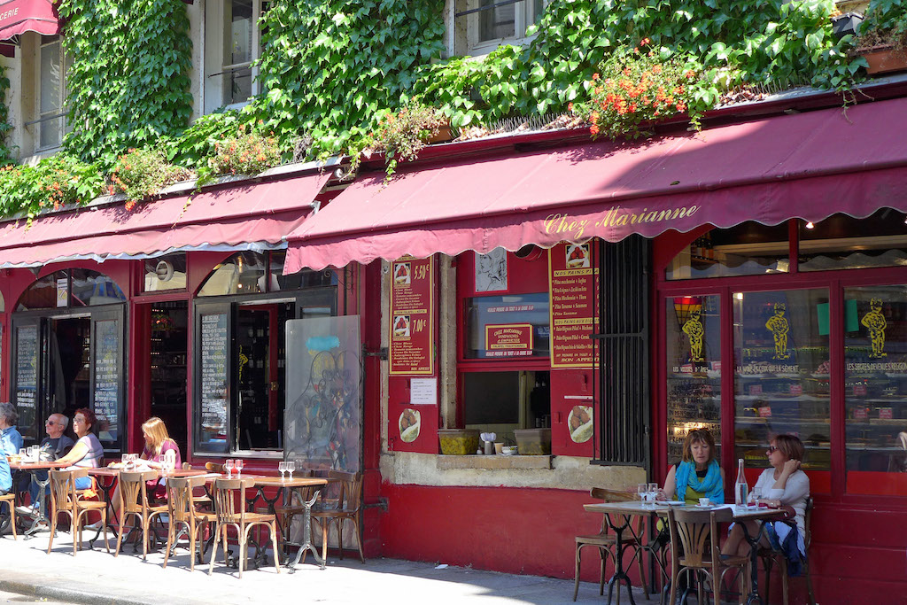 Jewish-area-Marais-Paris-Chez-Marianne-rue-des-Rosiers.jpg